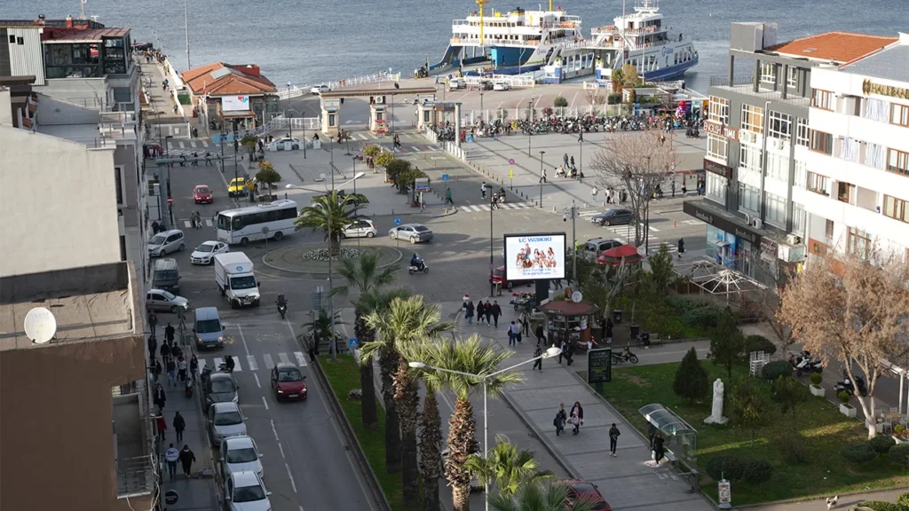 ventus lcwaikiki canakkale meydan led ekran